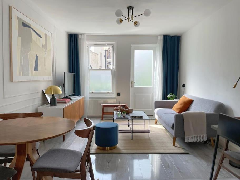 Contemporary Flat In Clerkenwell *