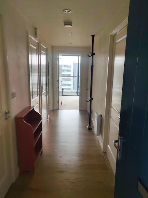 Big 2 Bedroom Flat Overlooking Canal & Park Apartment *