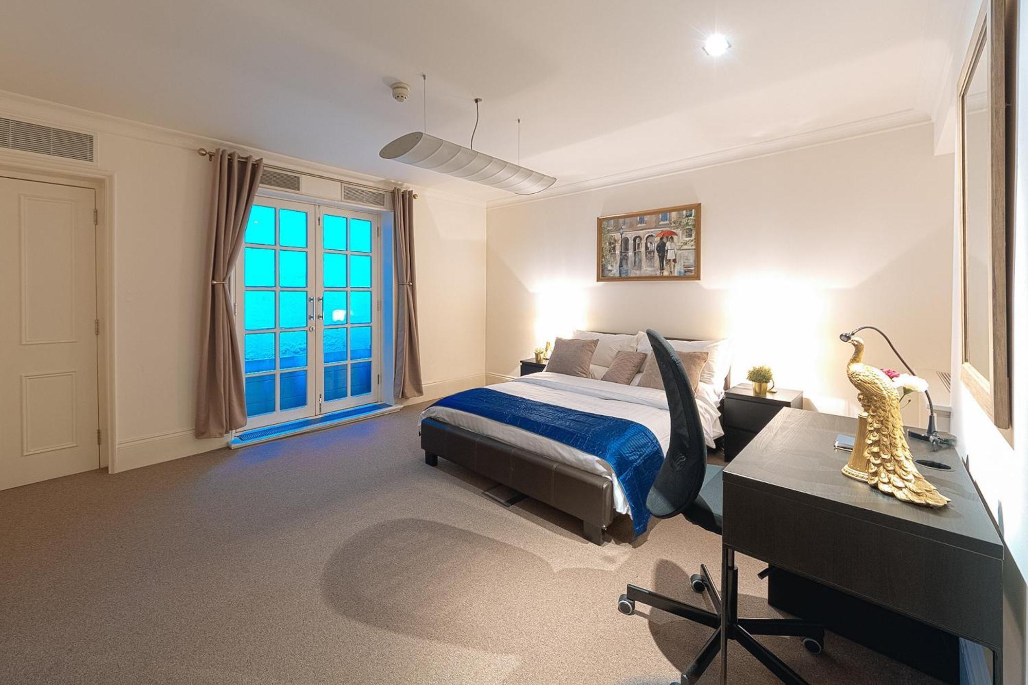Curzon Residences Hotell