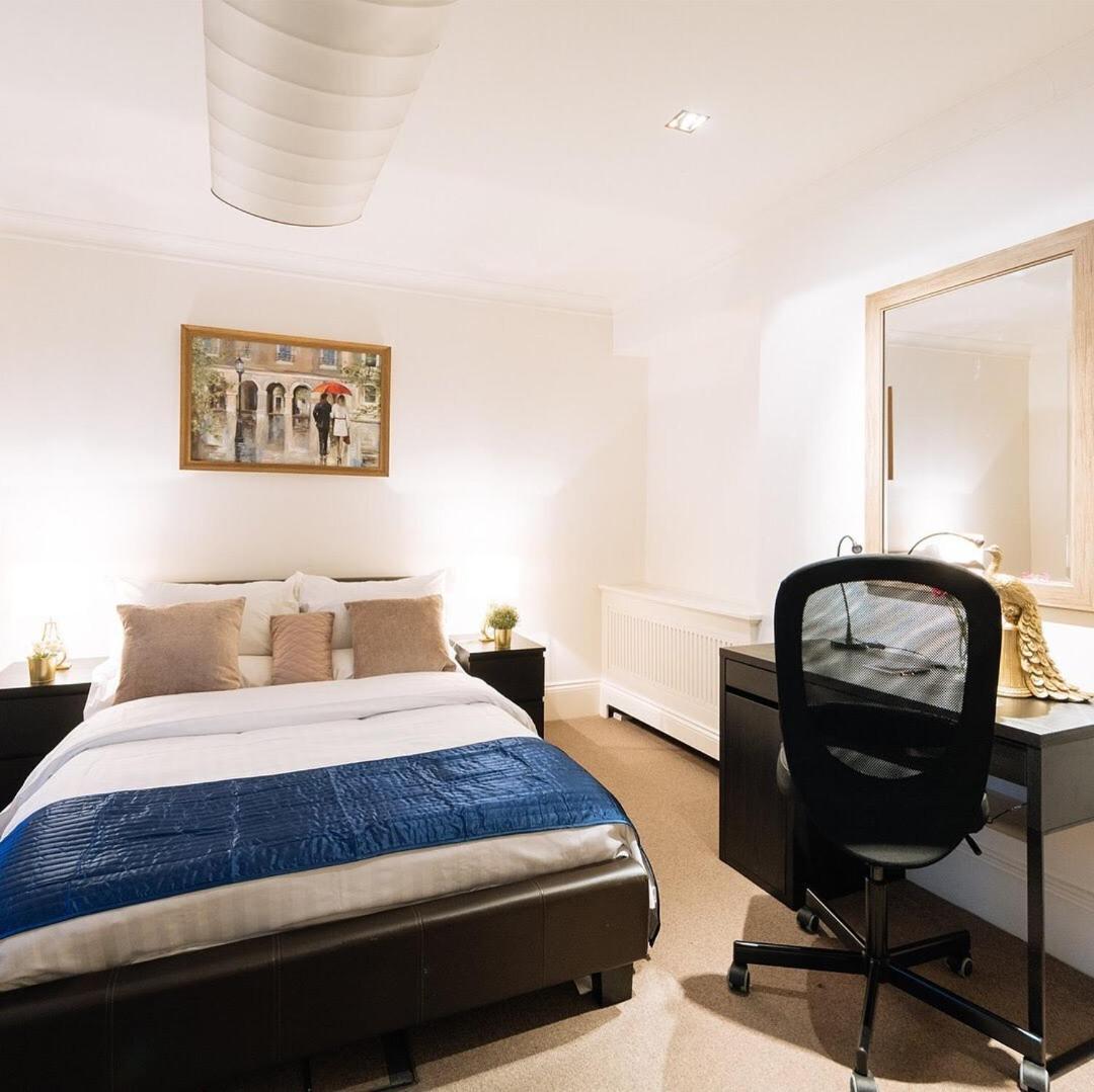 Curzon Residences Hotell *