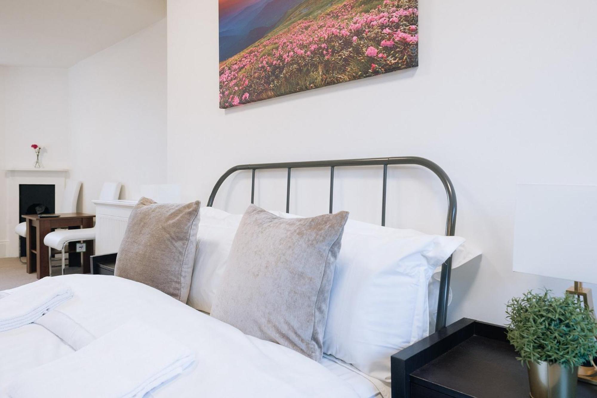 Curzon Residences Hotell