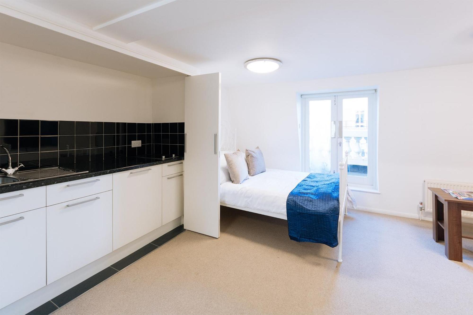 Curzon Residences Hotell