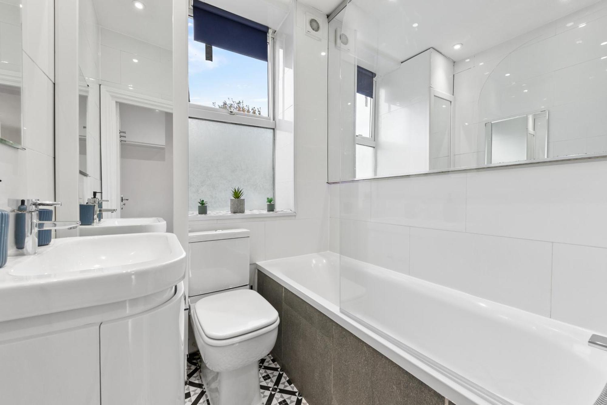 Cosy 1 & 2 Bedroom Zone 1