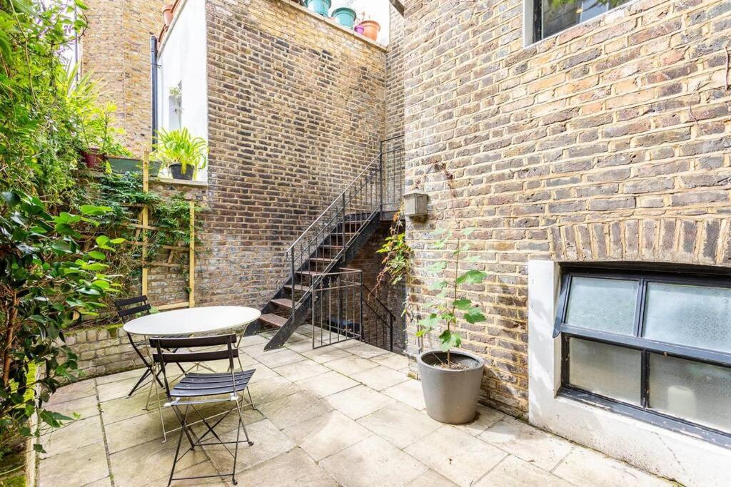 2-bedroom Split-level In Notting Hill Leilighet *