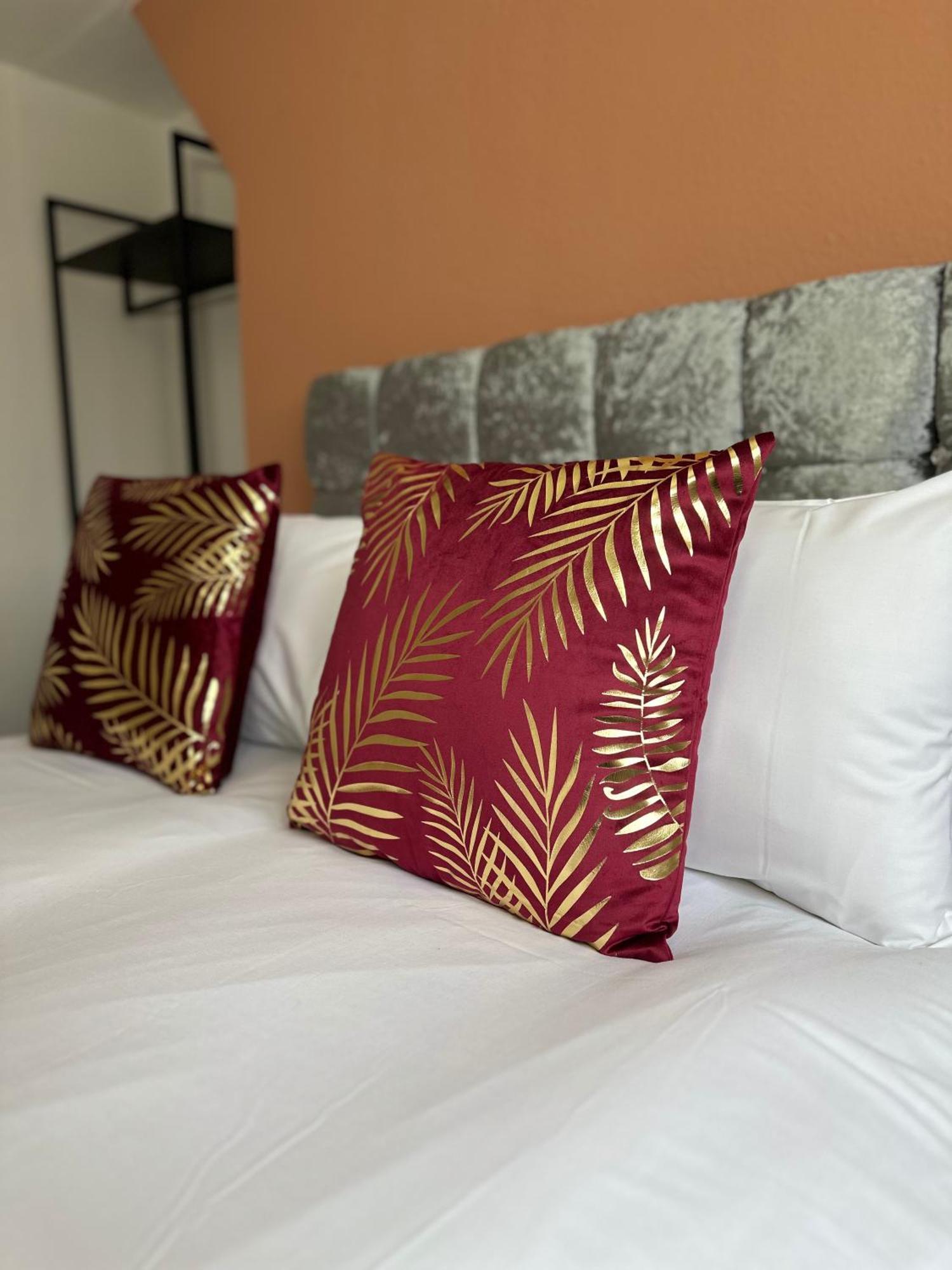 Newly Decorated 5-bed Hackney Townhouse Feriehus