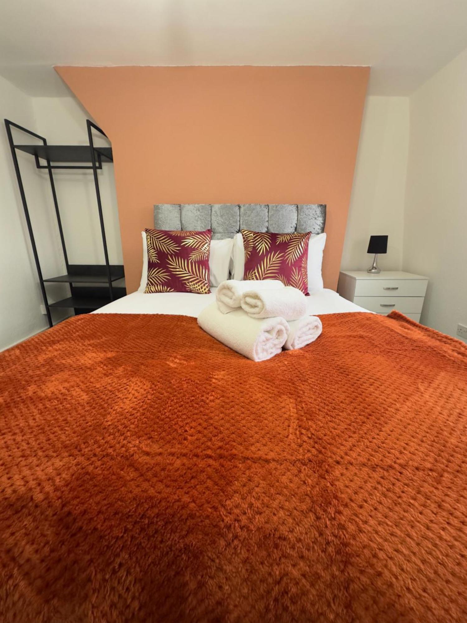 Newly Decorated 5-bed Hackney Townhouse Feriehus