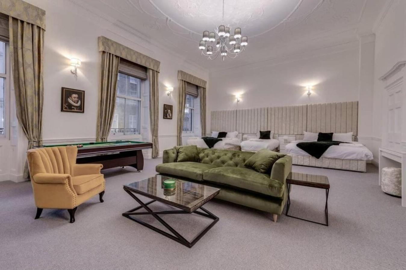 Harley Street Spectacular With High Ceilings, High Luxury Apartment London