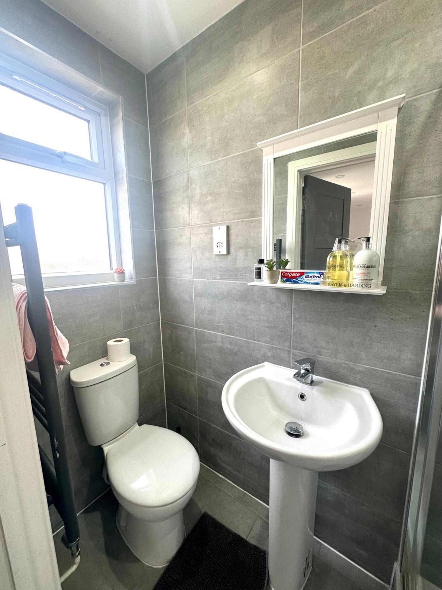 Gjestgiverier Wonderful Ensuite In Wimbledon London
