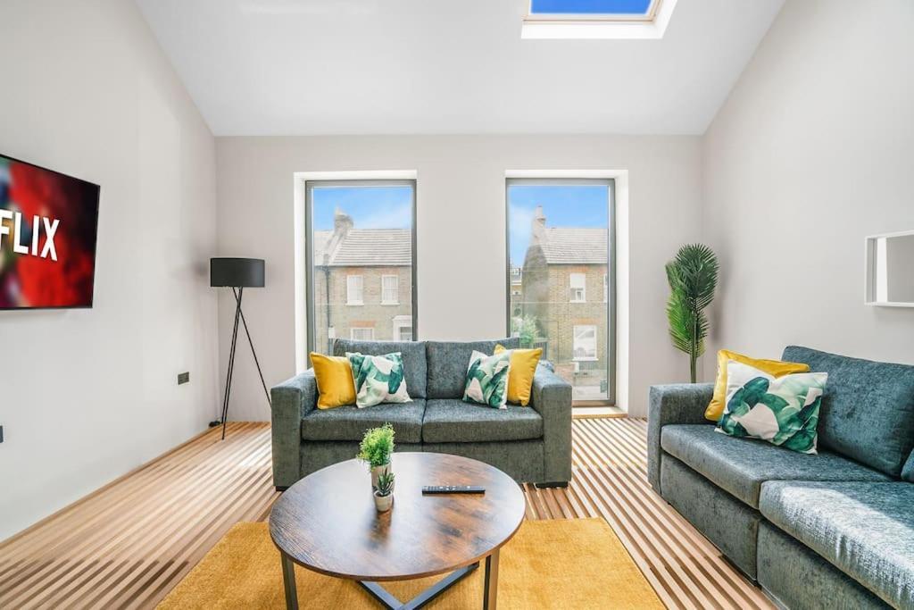 Tottenham Retreat: 4-bed Family Haven With Games & Parking * London