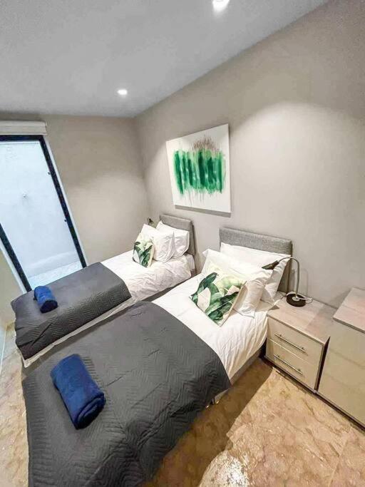 Tottenham Retreat: 4-bed Family Haven With Games & Parking