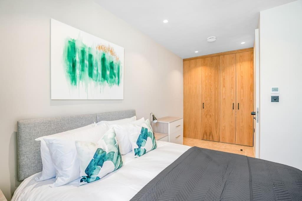 Apartment Tottenham Retreat: 4-bed Family Haven With Games & Parking *