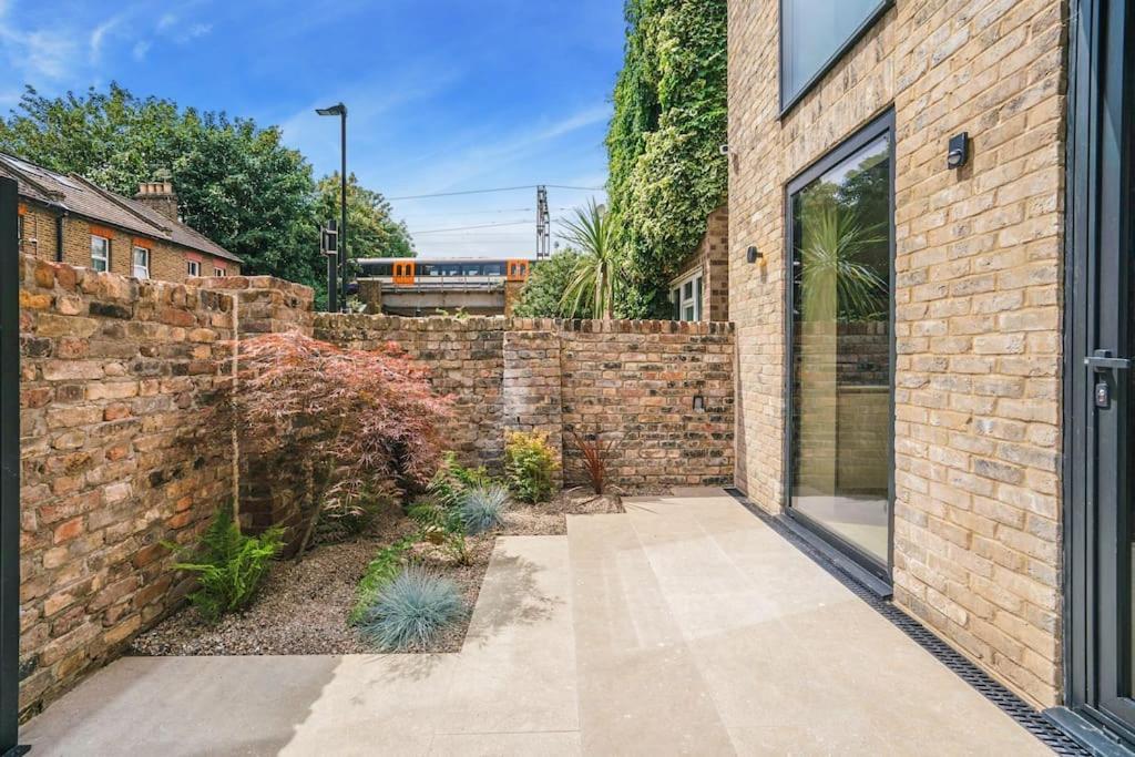 Apartment Tottenham Retreat: 4-bed Family Haven With Games & Parking *