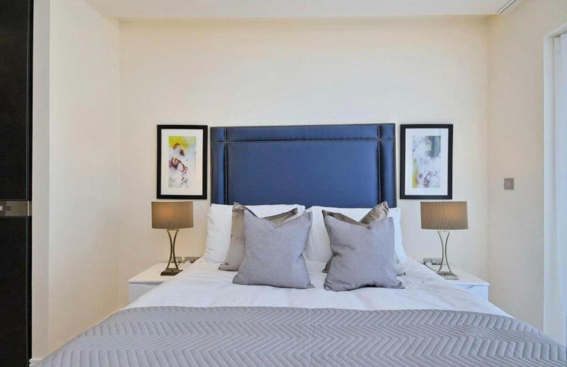 In Luxury Modern With Pool, Gym & Access * London