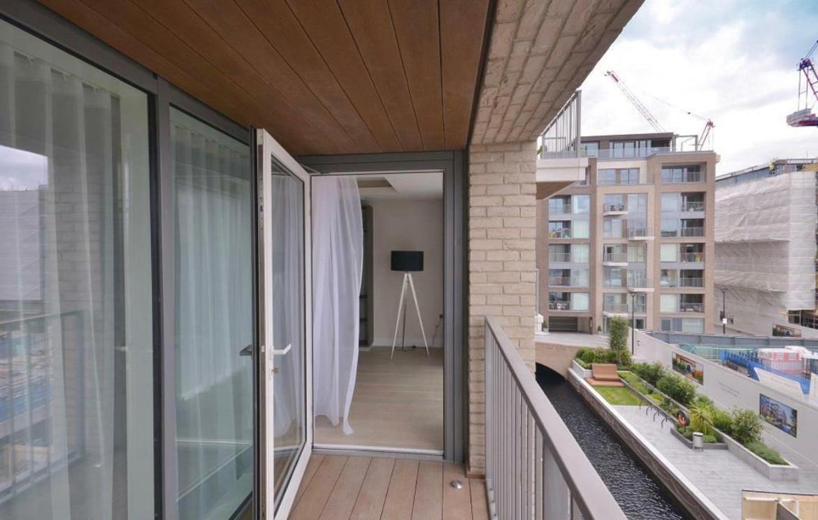 In Luxury Modern With Pool, Gym & Access Homestay