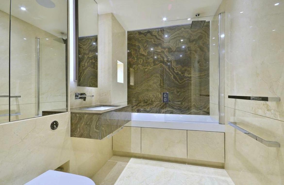 In Luxury Modern With Pool, Gym & Access Homestay London