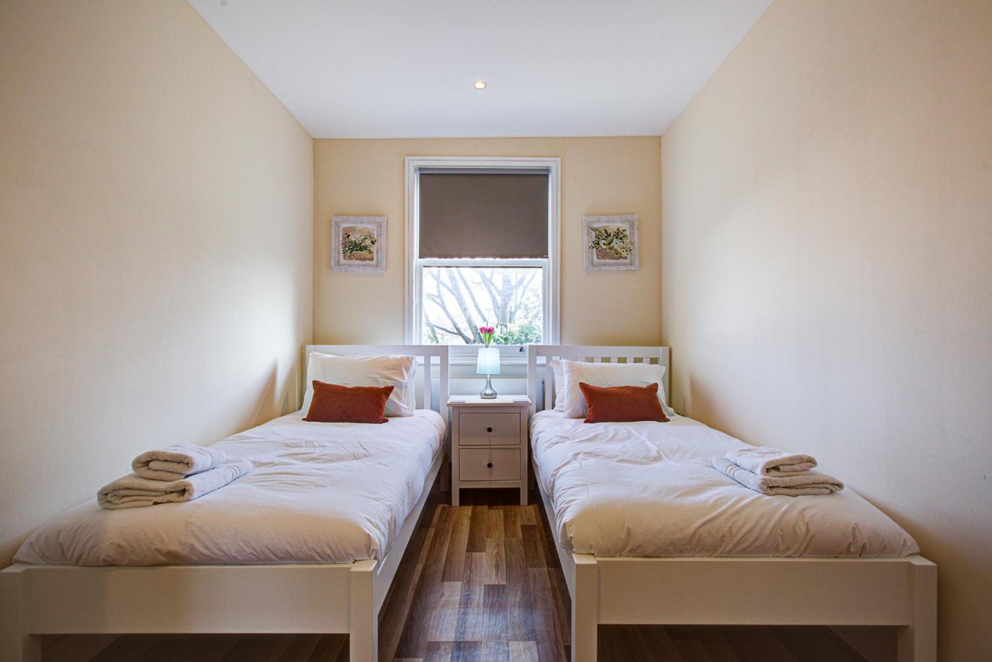 Stunning 4 Bedroom House Ferienhaus *