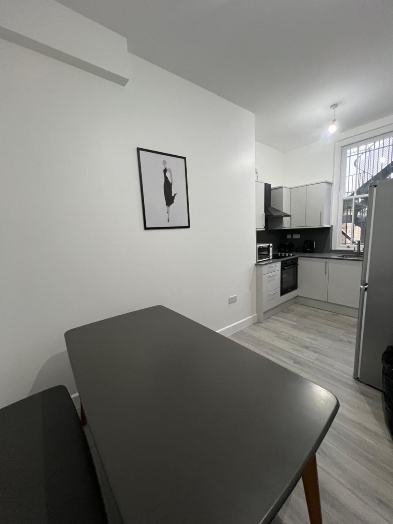 London Rooms * London