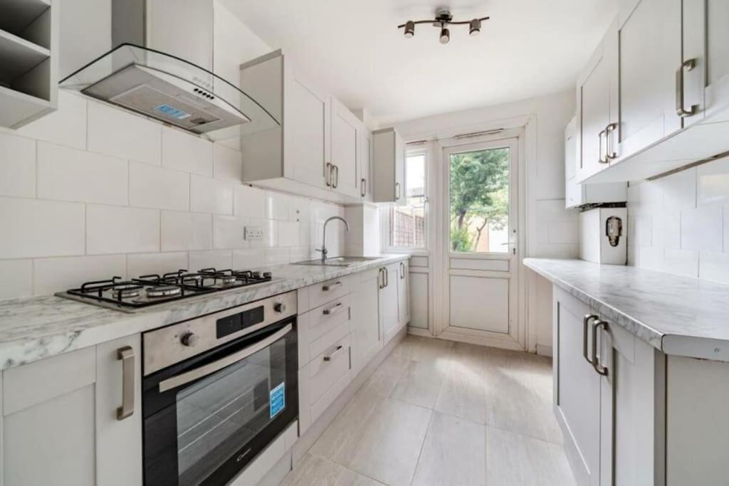 A Luxurious 3 Bed-terrance House Vakantiehuis