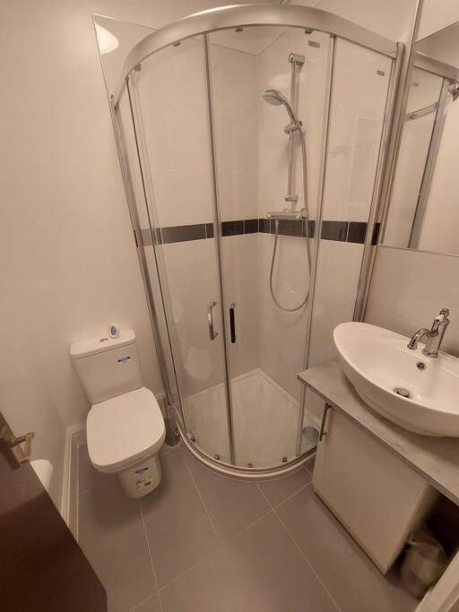 Newly Refurbished Apartment *