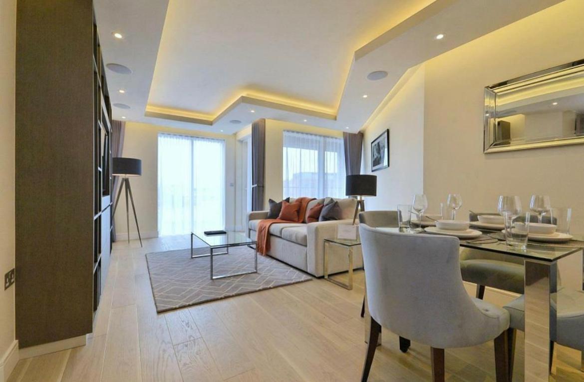 Homestay In Luxury Modern With Pool, Gym & Access