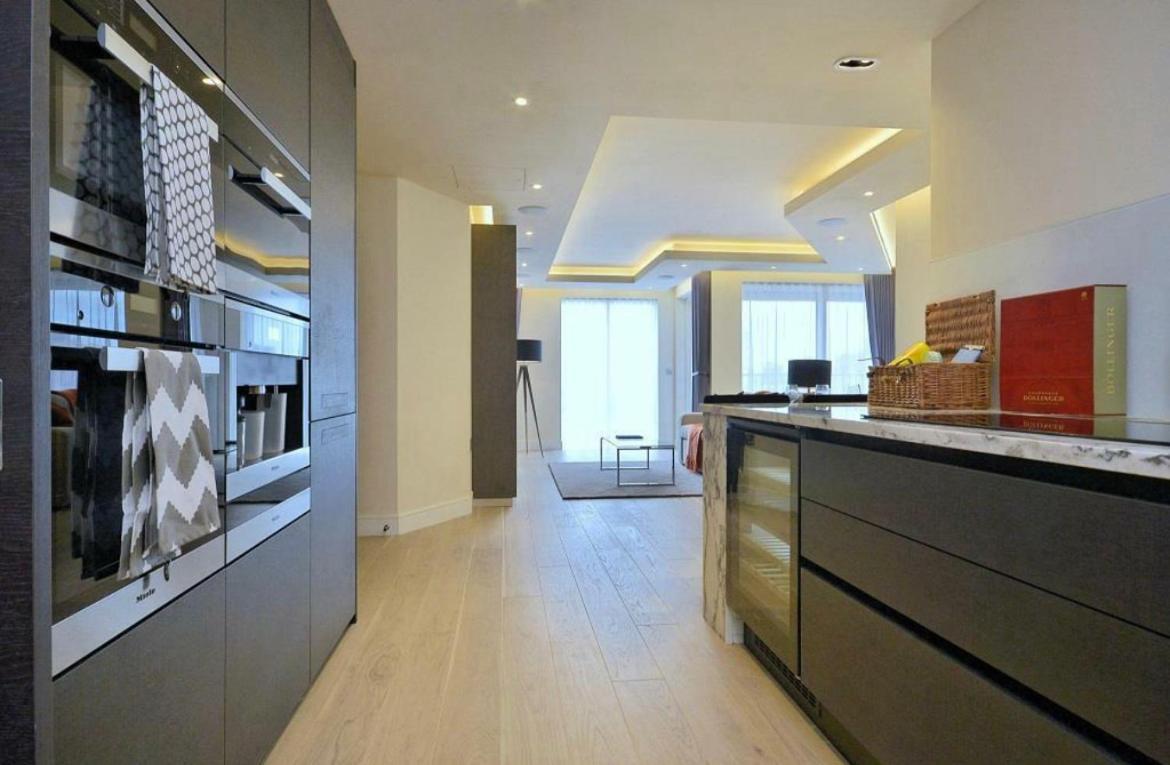 In Luxury Modern With Pool, Gym & Access * London