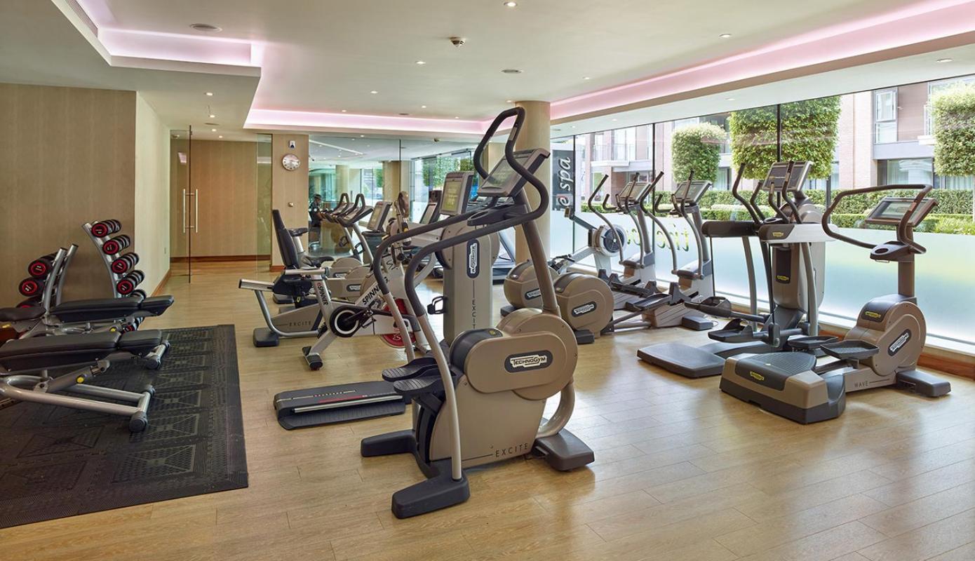 In Luxury Modern With Pool, Gym & Access * London