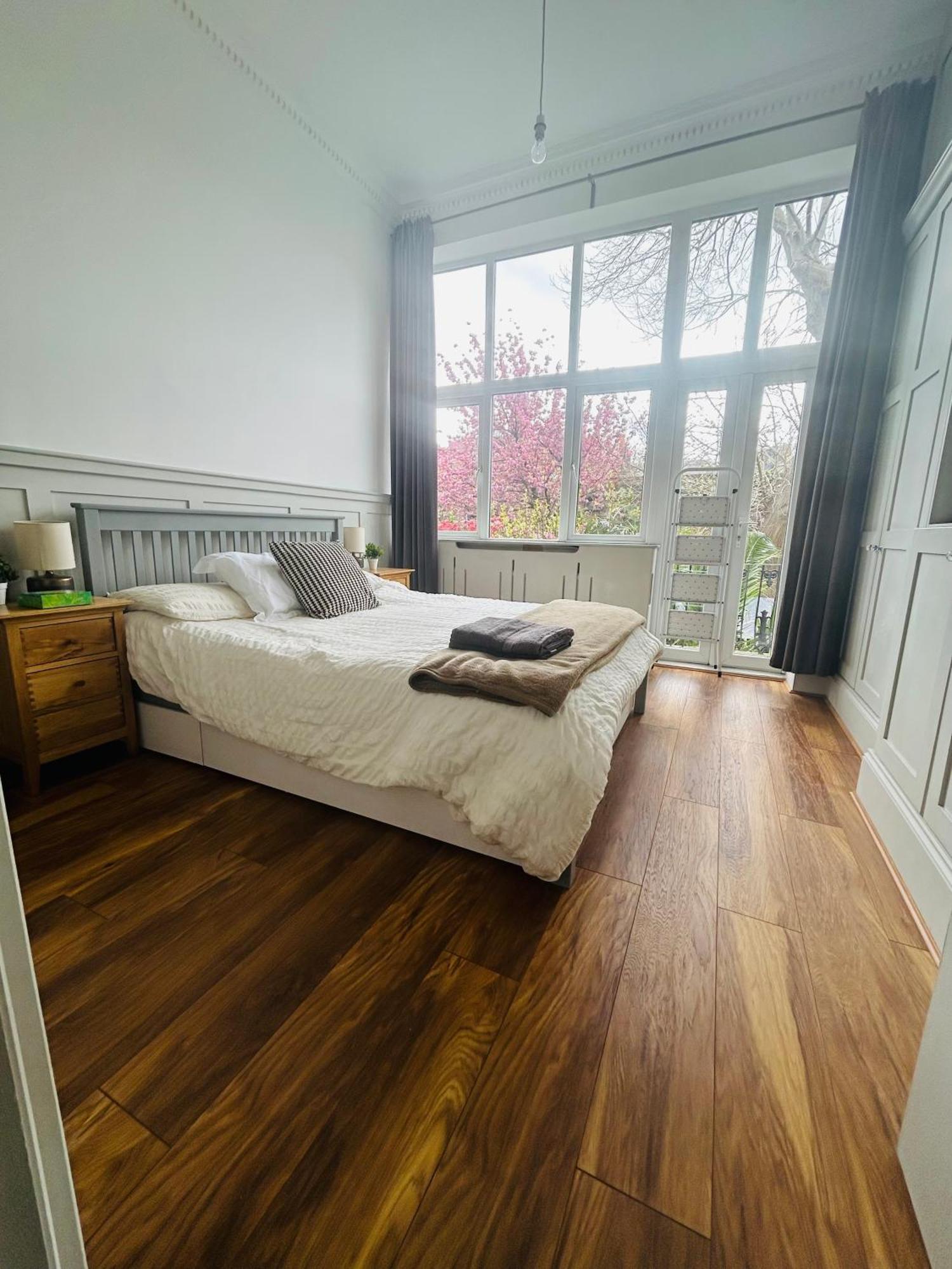 Leilighet Stunning Holland Park 2 Bedroom - Sleeps 6
