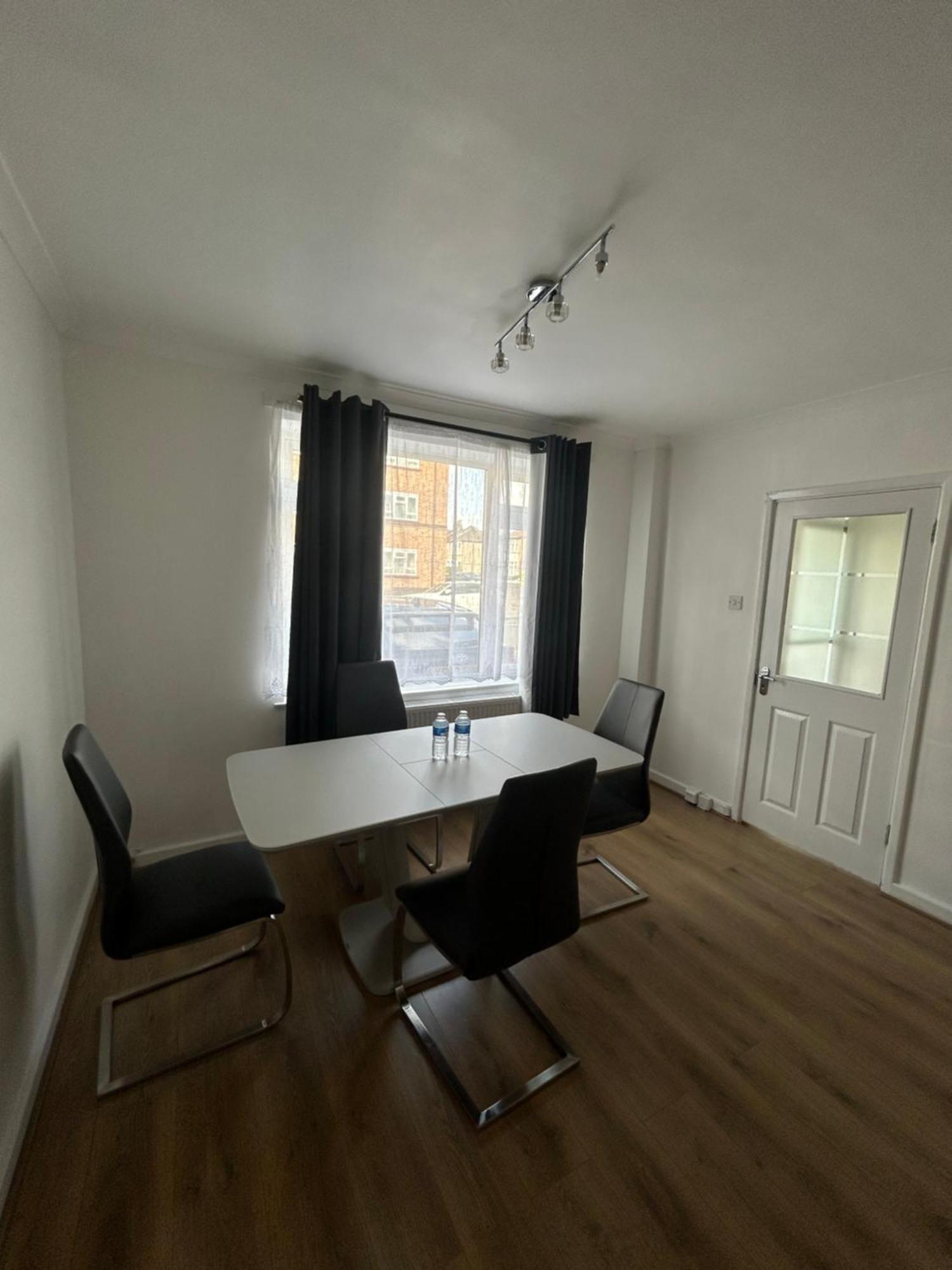 A Luxurious 3 Bed-terrance House Vakantiehuis