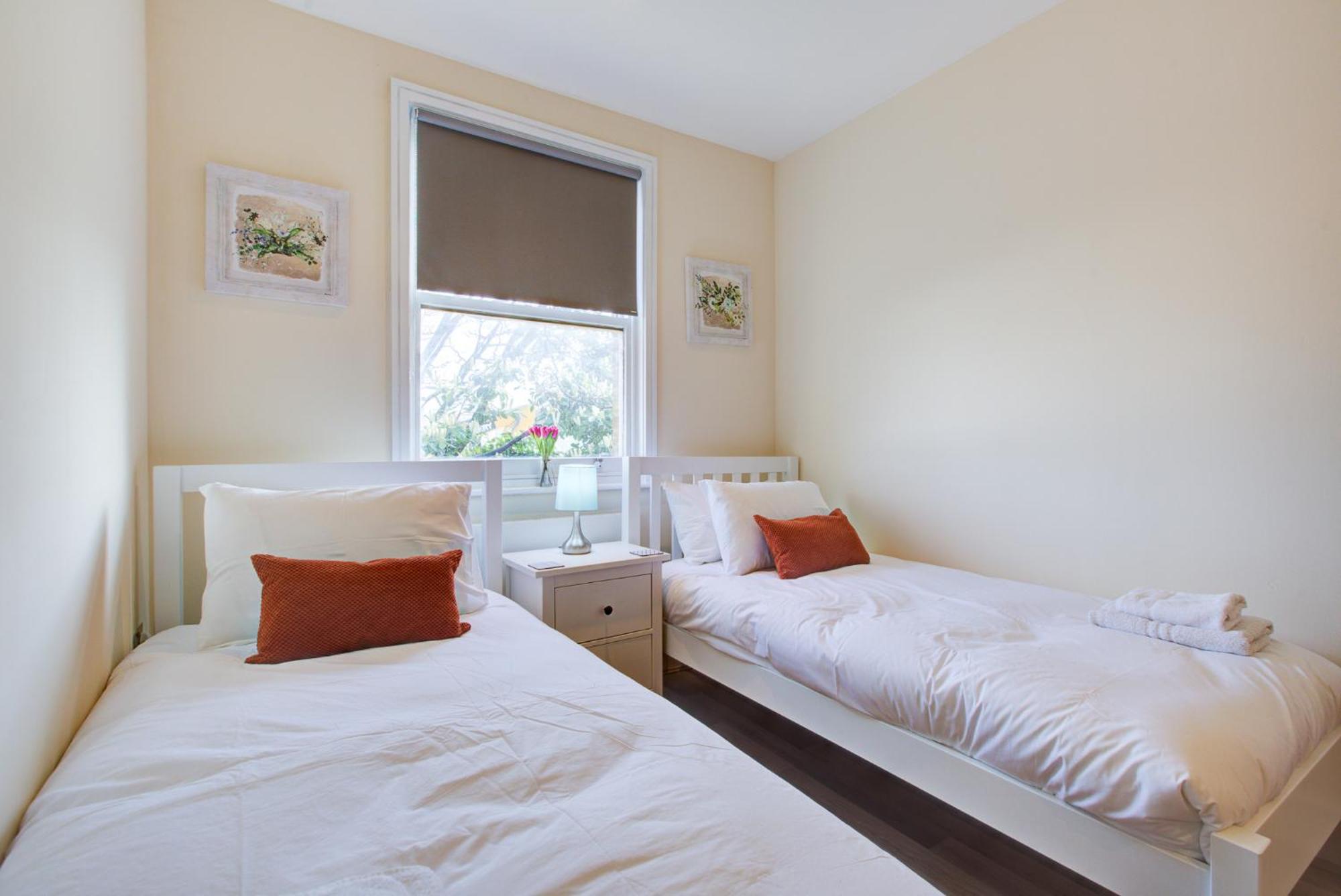 Ferienhaus Stunning 4 Bedroom House