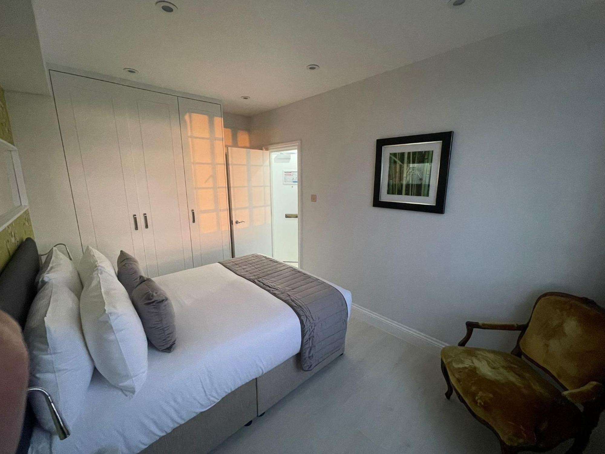 Apartment Chelsea Cloisters Serviced London