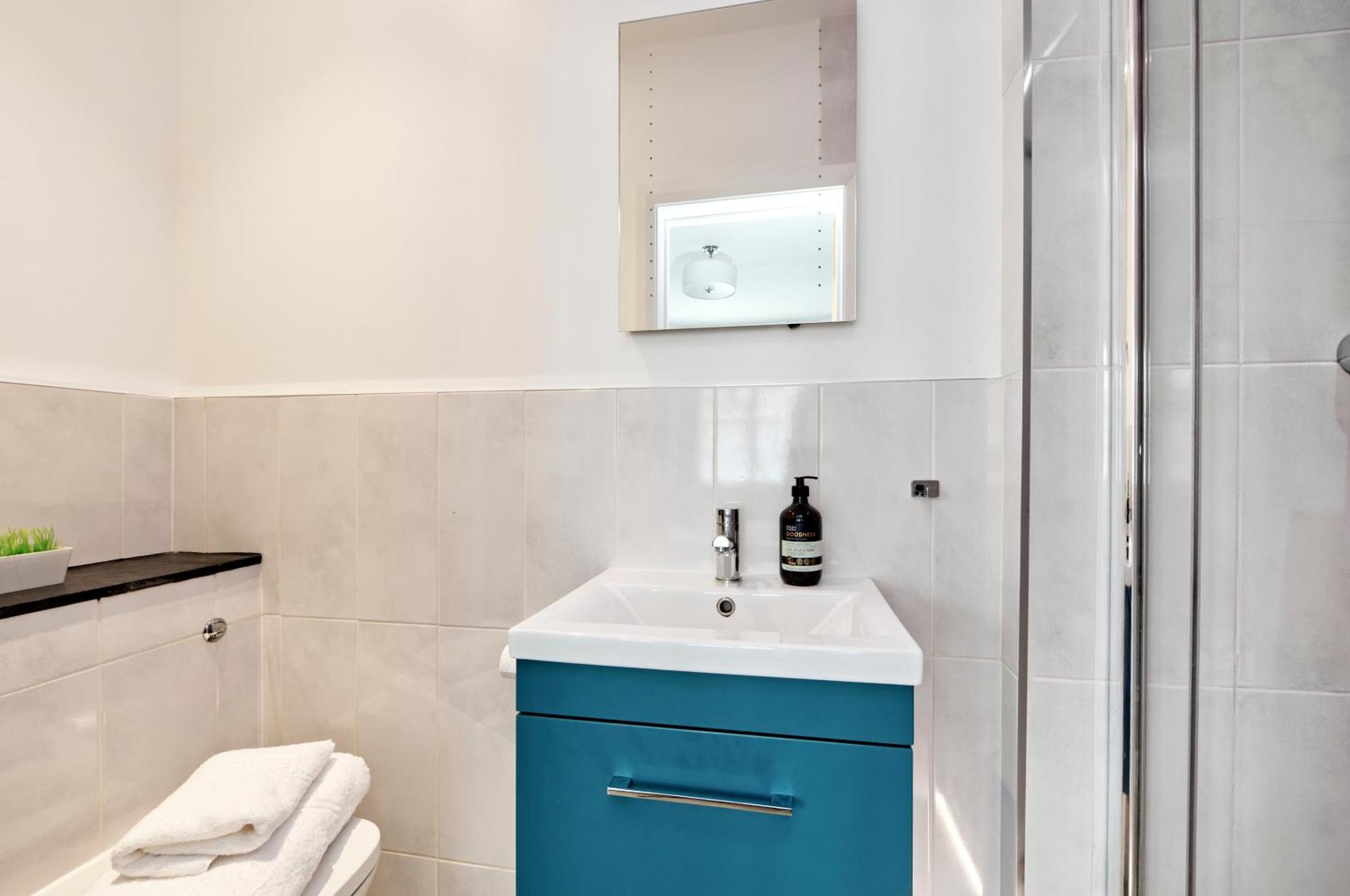 Beautiful Battersea Garden Flat By Underthedoormat Apartment London