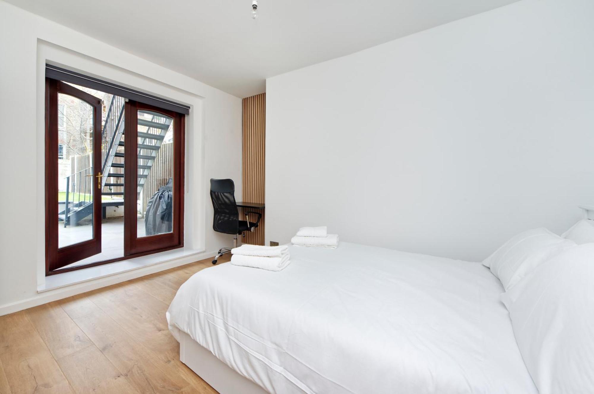Beautiful Battersea Garden Flat By Underthedoormat