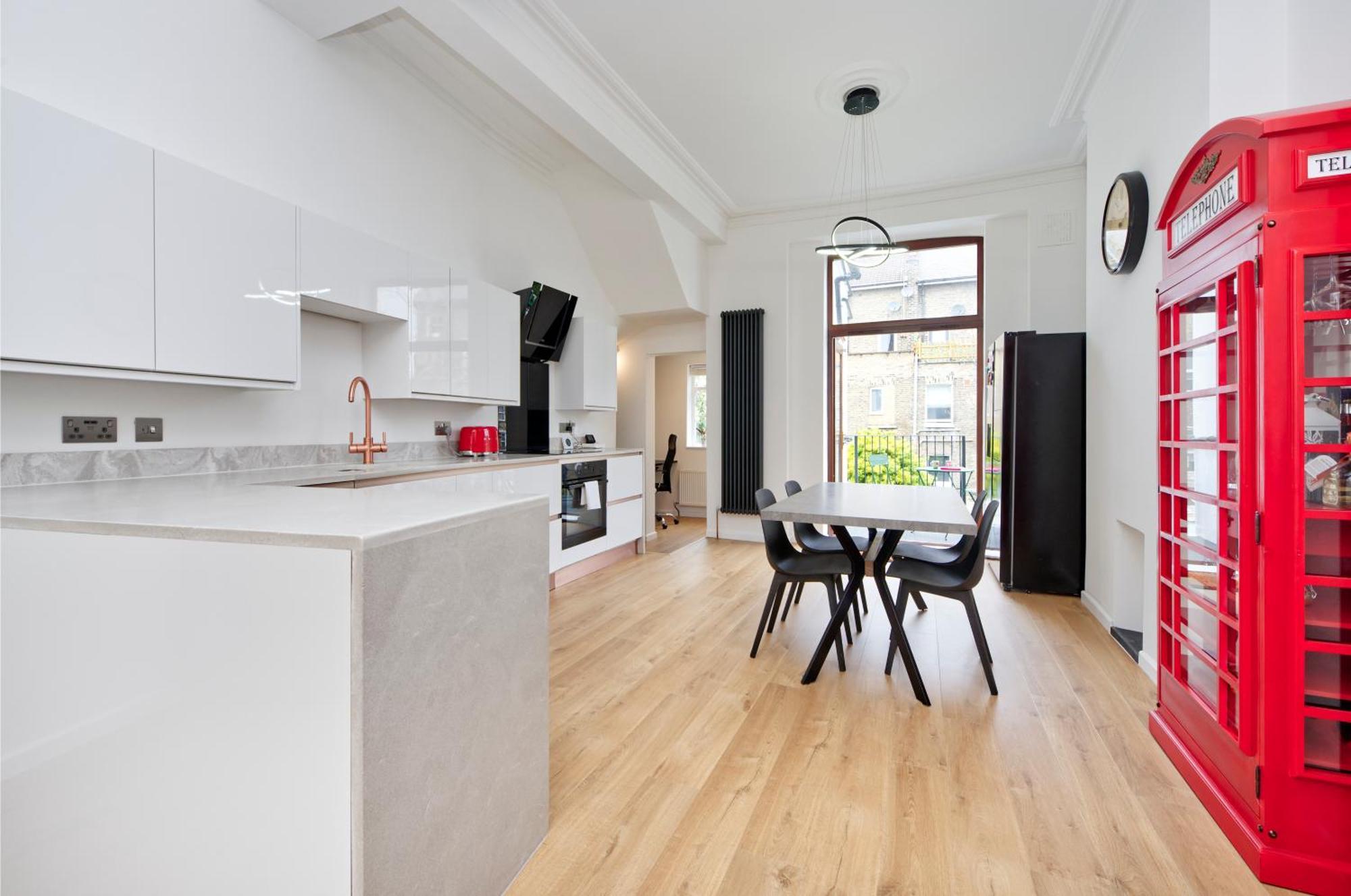 Beautiful Battersea Garden Flat By Underthedoormat