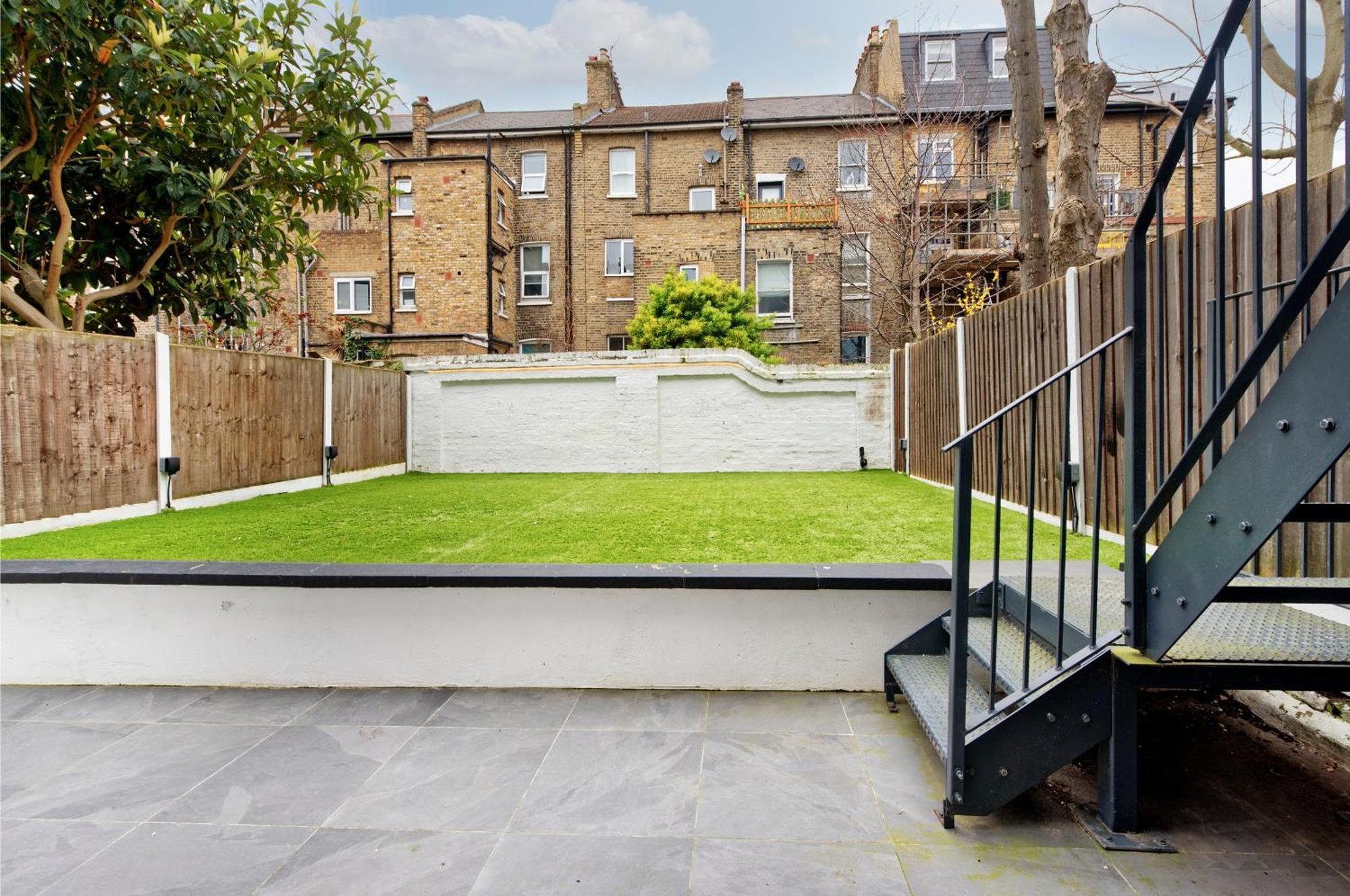 Beautiful Battersea Garden Flat By Underthedoormat * London
