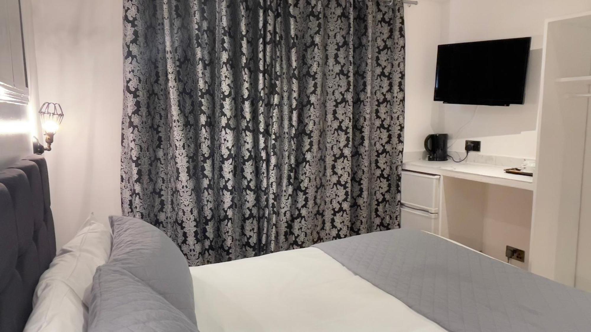 Pasha - 3* Boutique London
