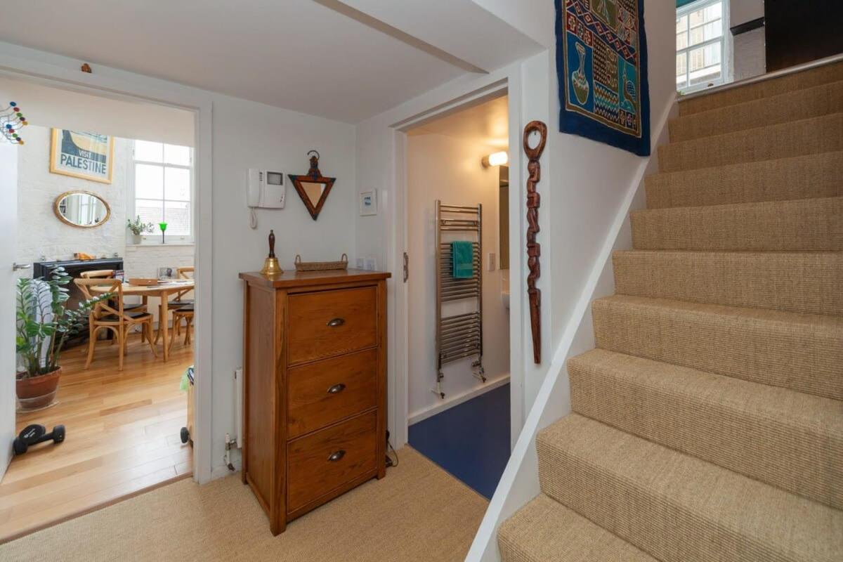 Charming 1 Bedroom In Old School House London