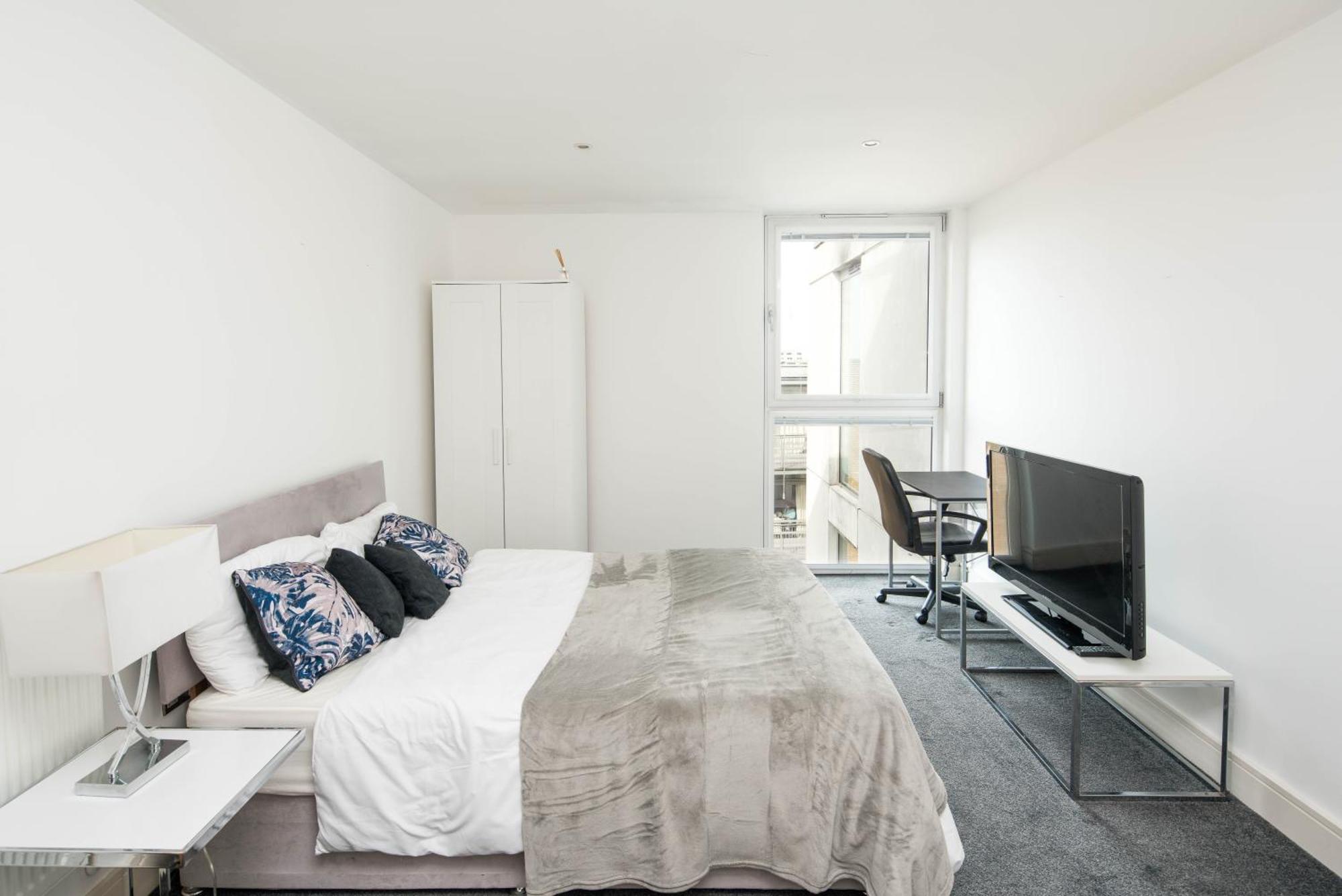 Immaculate 1-bed 1-bath In Area Apartment *