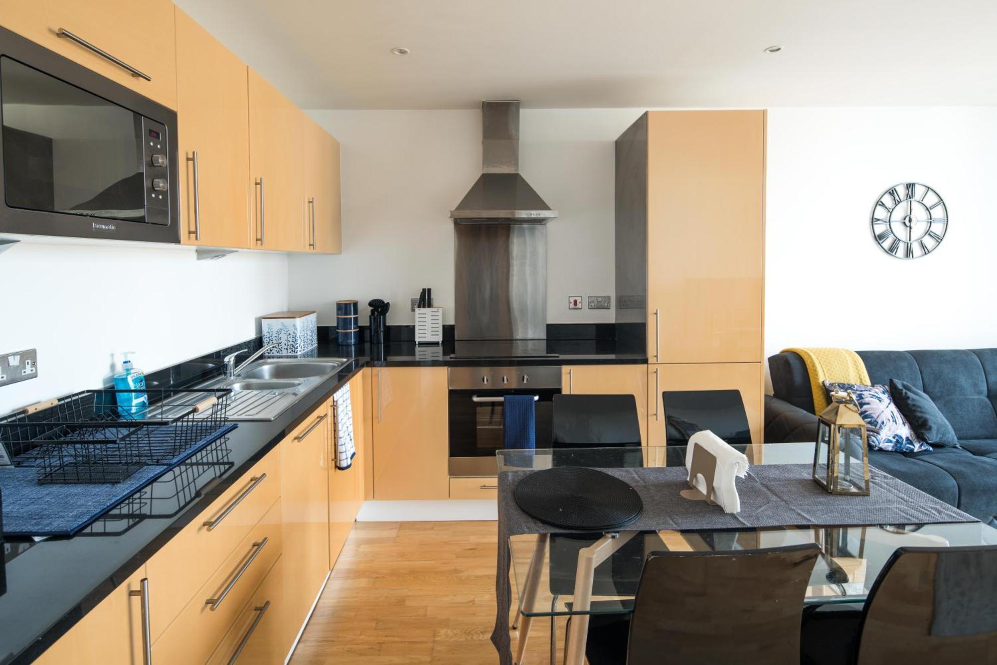 Immaculate 1-bed 1-bath In Area Apartment London