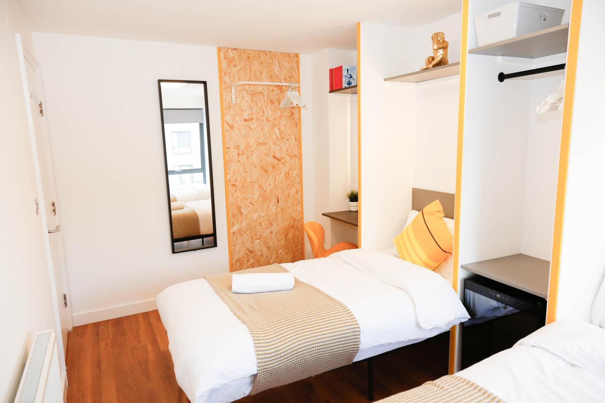 New Luxury In Location Next To Shops, Cafes, Bars & Metro Leilighet London