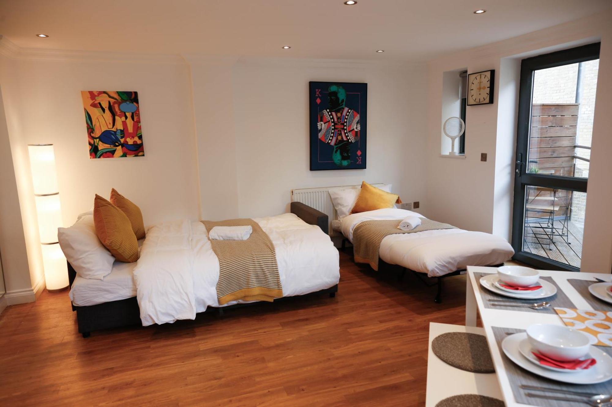 New Luxury In Location Next To Shops, Cafes, Bars & Metro Leilighet