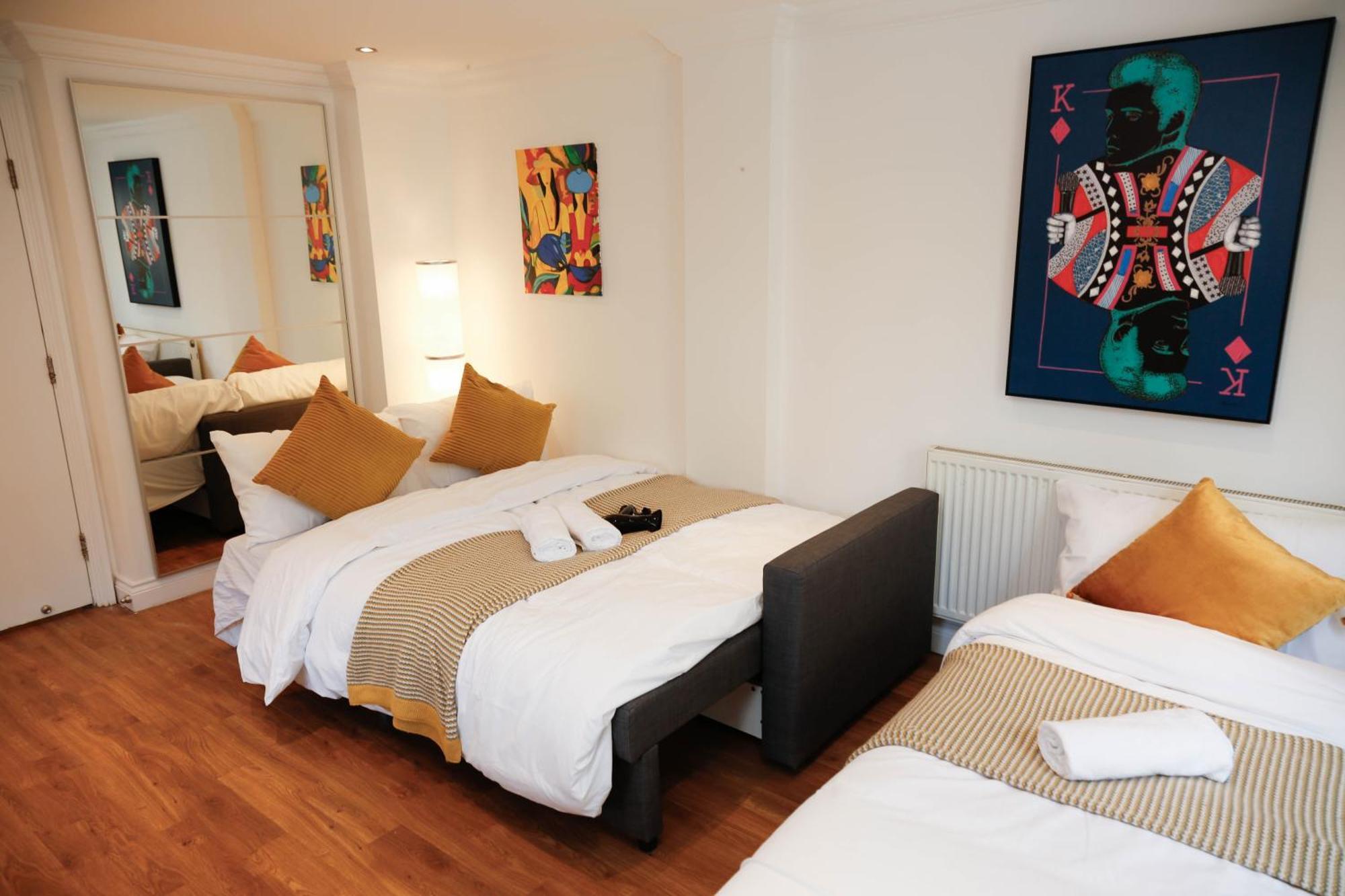 New Luxury In Location Next To Shops, Cafes, Bars & Metro Leilighet