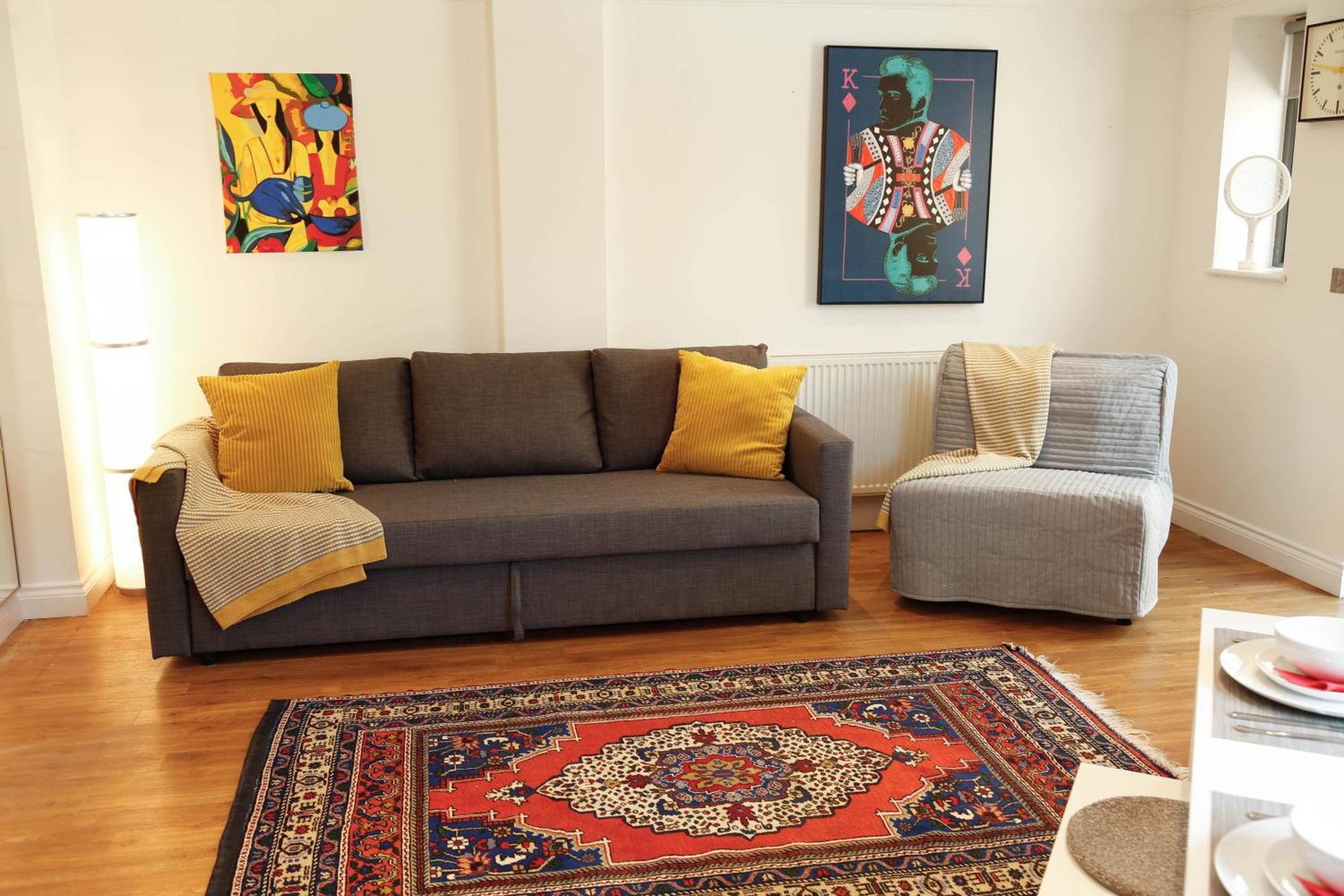 New Luxury In Location Next To Shops, Cafes, Bars & Metro Leilighet