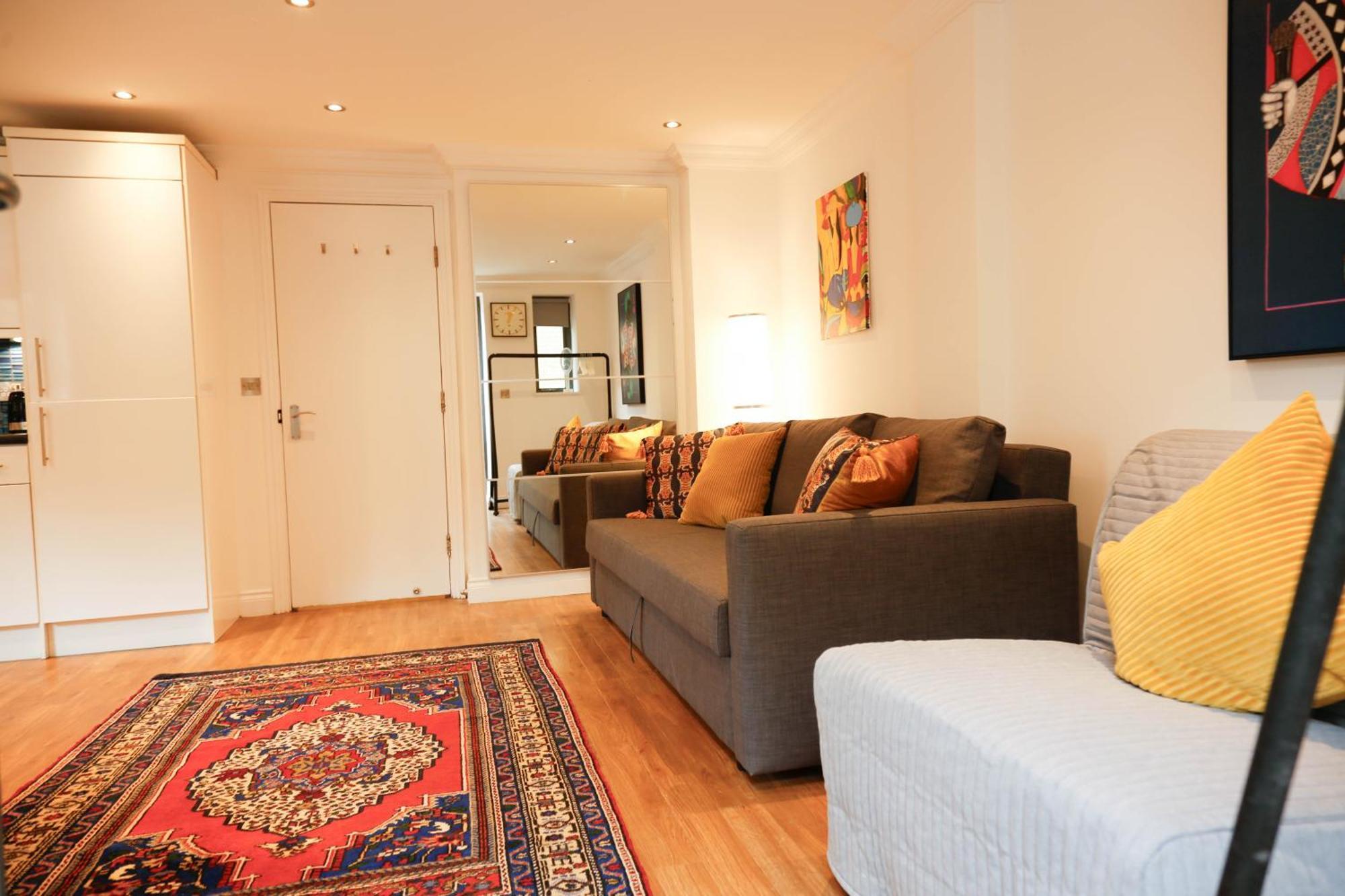 Leilighet New Luxury In Location Next To Shops, Cafes, Bars & Metro *