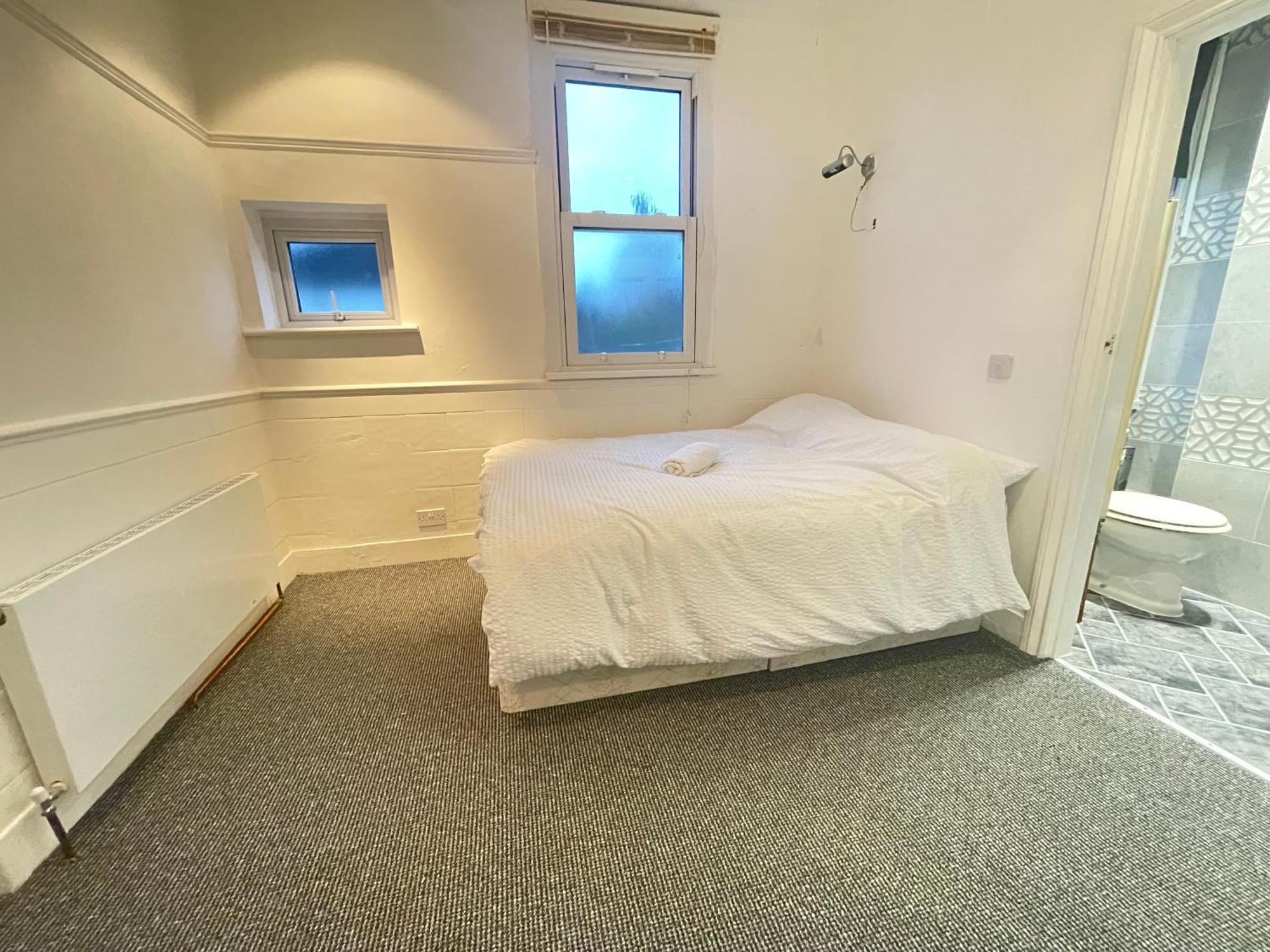 With Private Bathroom And Shared Kitchen Privat overnatting London