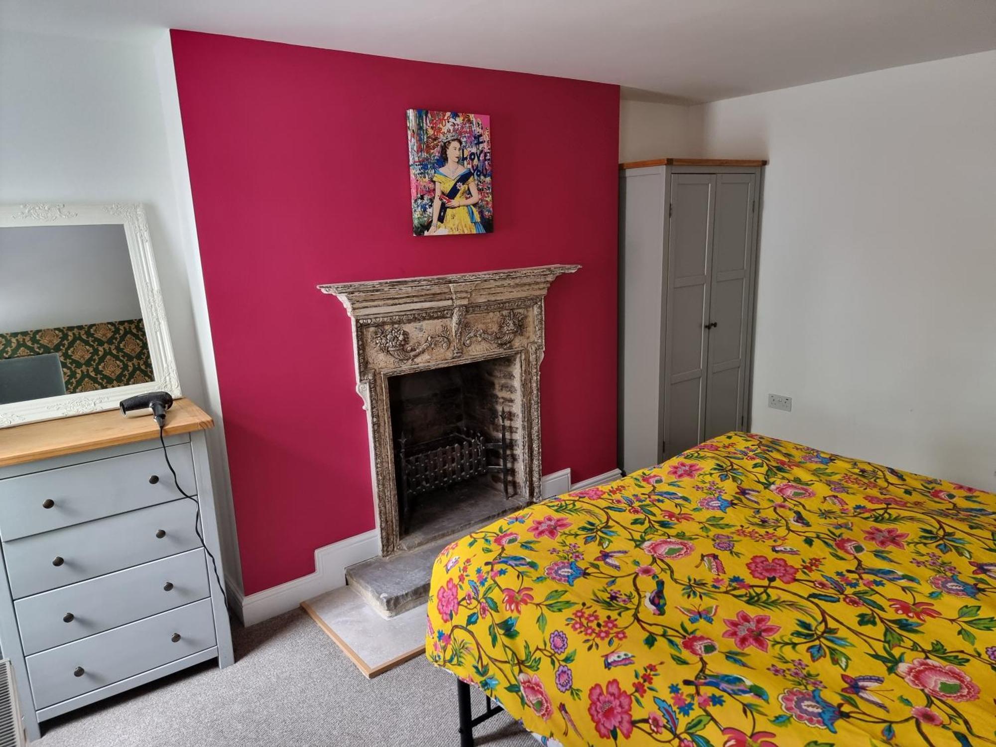 Apartment Entire Ground Floor Flat, Free Off-street Parking And Large Garden