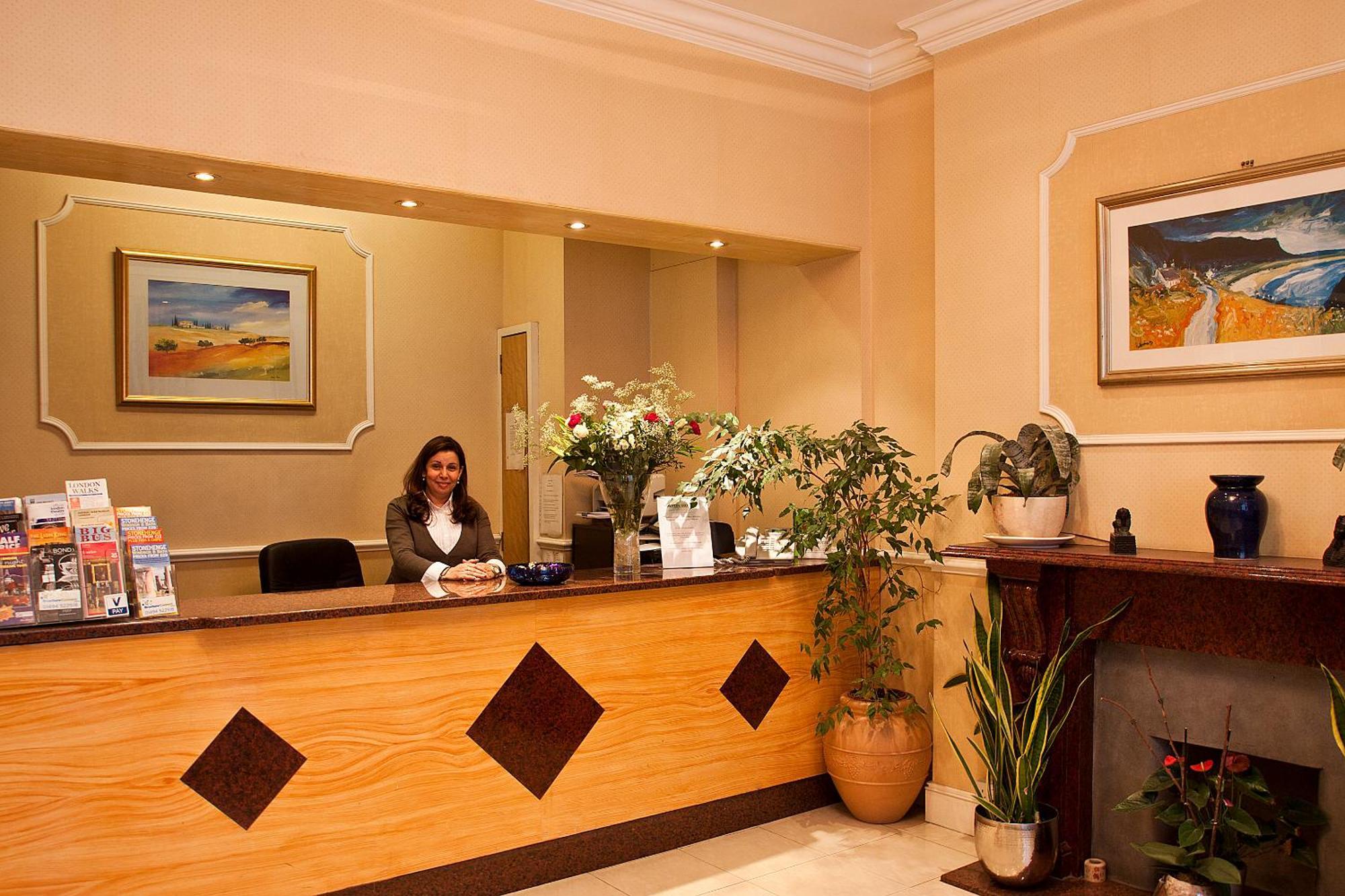 Hotel Avon