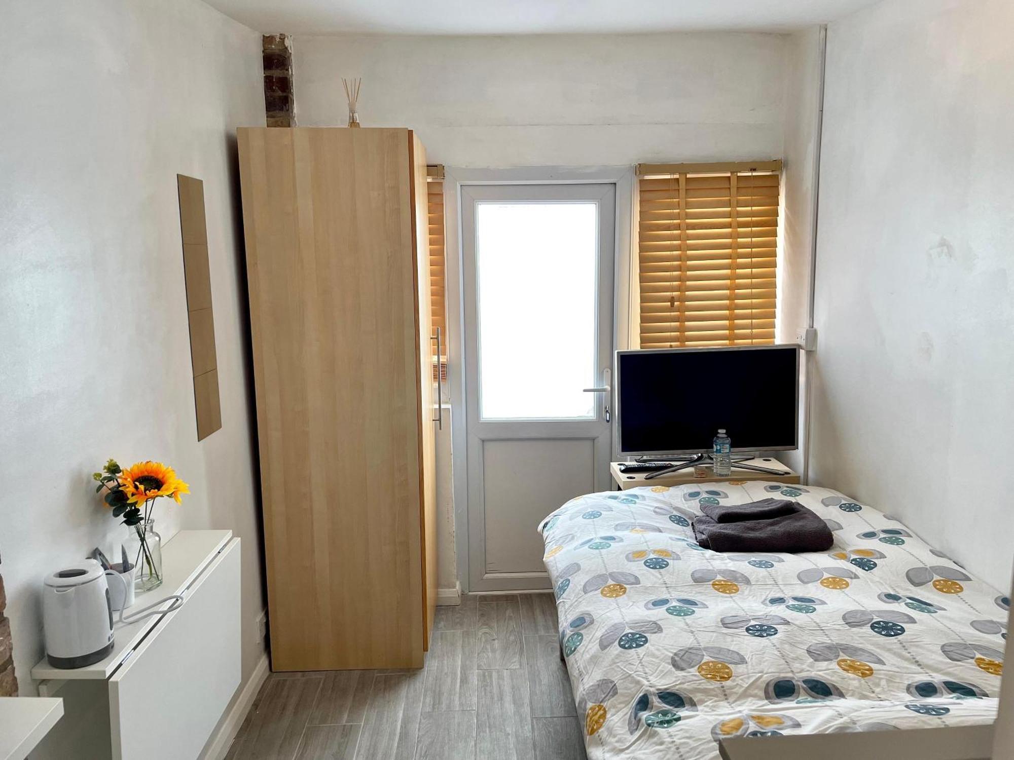 Guest house At Eej *