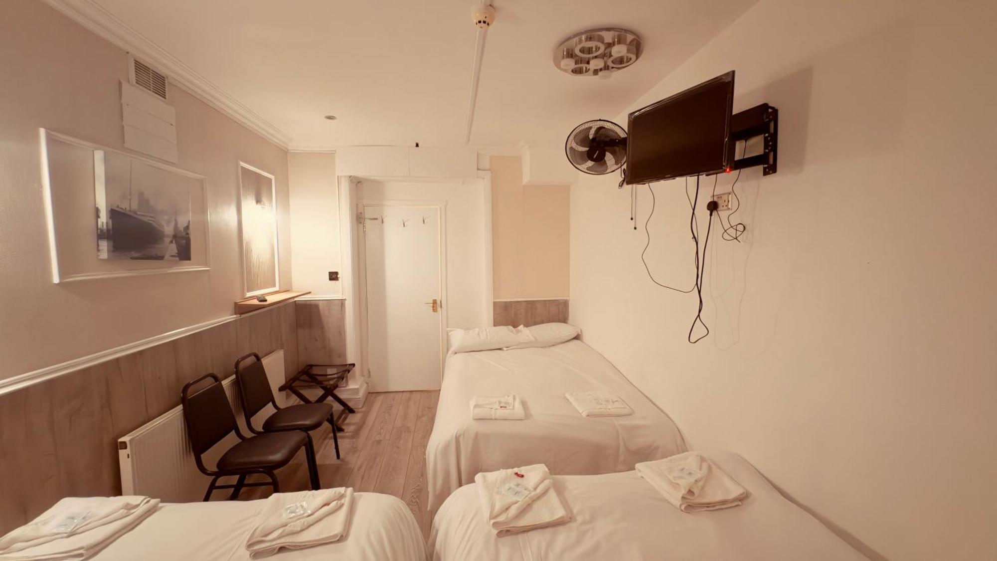 Earls Court Guest house 2*