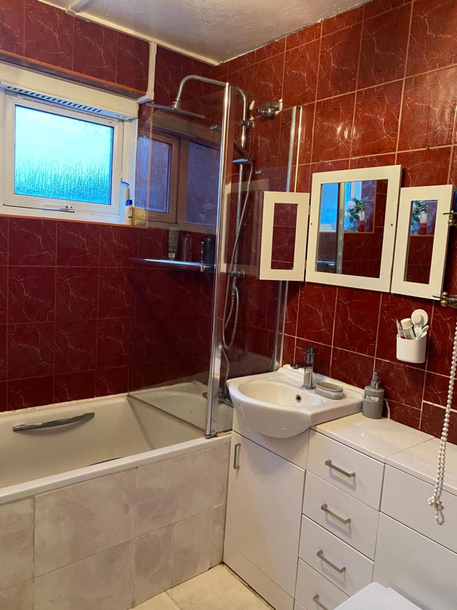 Happy Place With Kitchenette- Female Only Pensión *