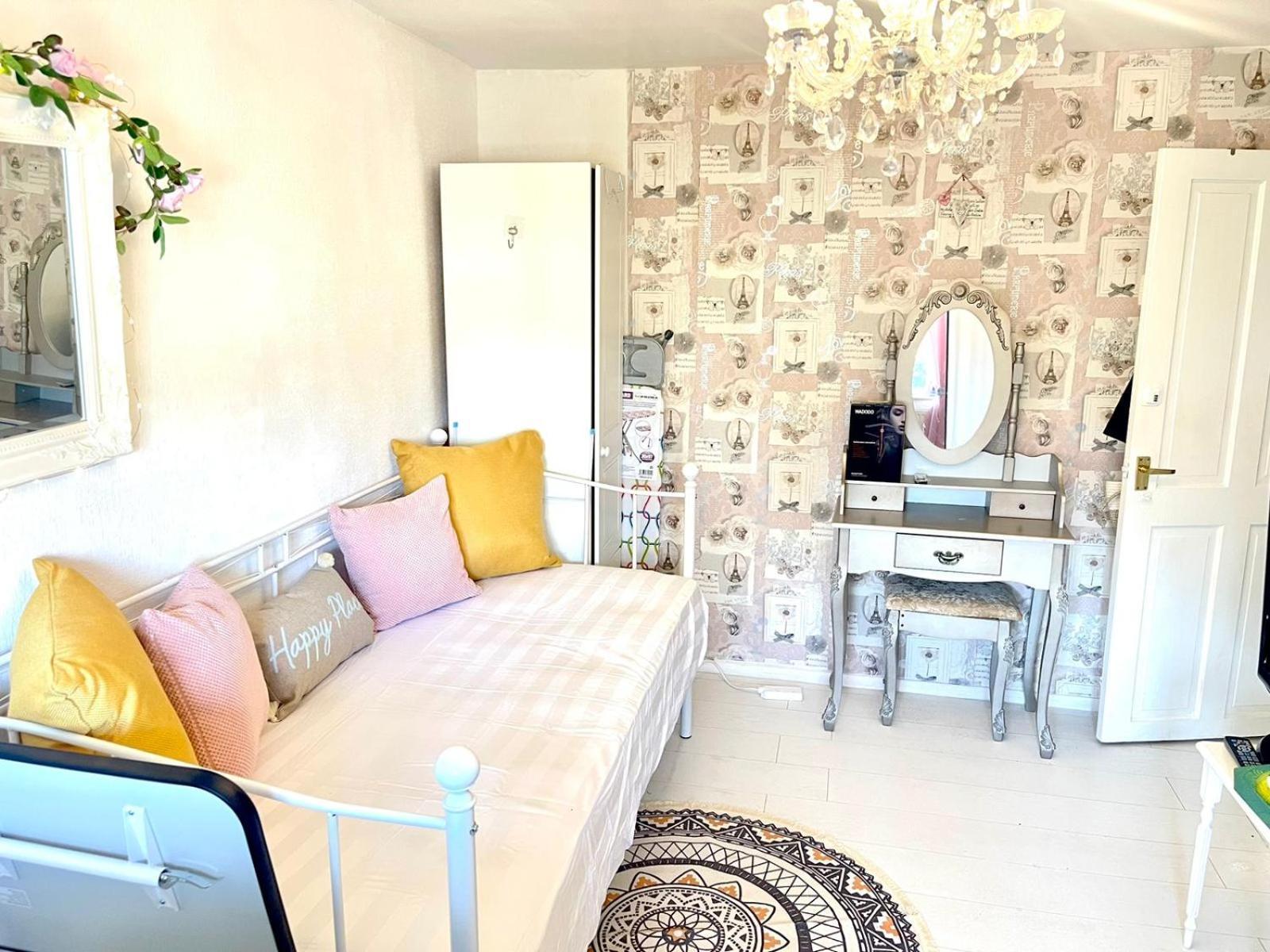 Happy Place With Kitchenette- Female Only Pensión Londres